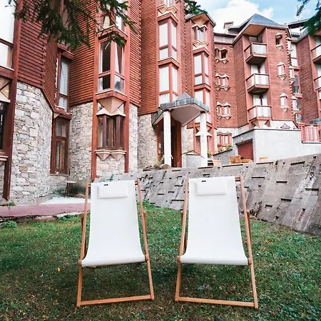 Апартаменты The Nest Alpine Loft Ski-in Ski-out *