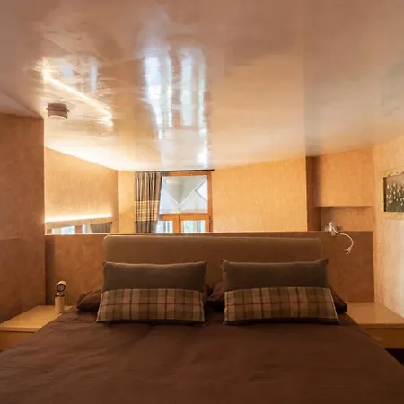 Апартаменты The Nest Alpine Loft Ski-in Ski-out *